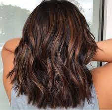 But still, blonde highlights play an vibrant role.blonde highlights are almost suitable for both long and short hair, especially on the brown color hair.but in case if we go too practical with blonde highlights they are perfect for short brown hair. Pin By Adriana Mancini On My Style Brown Hair Balayage Hair Highlights Brunette Hair Color