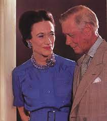 En francia, el duque del antiguo rey eduardo viii de windsor, de gran bretaña e irlanda del norte, se casa con wallis warfield, el divorciado estadounidense por el que abdicó el trono británico en. Duquesa E Duque De Windsor Colar E Brincos Belperron No Upost Com Br Wallis Simpson British Royalty Duke And Duchess