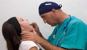 Supa fierbinte de pui cu legume este un remediu ideal si gustos pentru tratarea durerilor din gat. 5 Metode Eficiente De A ScÄpa De Osul De PeÈte RÄmas In Gat Nr 4 Chiar M A Salvat Fasingur Me