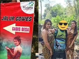 Video gadis desa mencuci baju di aliran sungai.,viral,video viral,viral hari ini,ragam konten,trending,jakarta. Ada Logo Pemkab Malang Di Banner Wisata Mesum Jalur Gowes Gadis Desa Cuma Pakai Kemben Indozone Id