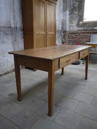 ons aanbod houten eettafels oude houten stoelen thuisdecoratie