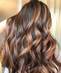 Immagine Balayage Per Illuminare La Chioma Capelli Castani Con Riflessi Capelli Capelli Lunghi Tagli Scalati