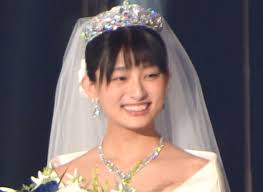 Her representative works includes the television series oh! å‰å·æ„› èƒ¸å…ƒãƒãƒ©ãƒª ç¾Žè„š è‚Œè¦‹ã›ã‚ªãƒ•ã‚·ãƒ§ãƒƒãƒˆå…¬é–‹ ã‚¹ã‚¿ã‚¤ãƒ«ãŠåŒ–ã' æ‹ã¤ã¥ã¨ã®ã‚®ãƒ£ãƒƒãƒ—ãŒå¥½ã Oricon News