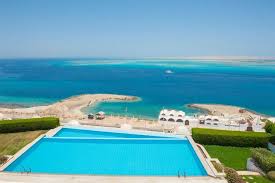 امتلك شقتك الخاصة بمكان مميز في أرقى كمبوند على البحر الاحمر بالغردقة مساحه ممتازة 150 متر الكمبوند به حمامات سباحة و ملاعب و ح Outdoor Decor Outdoor Travel