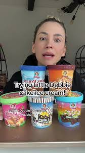 Debbie Cake's Instagram, Twitter & Facebook