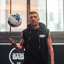 The euro 2020 has been postponed to the summer of 2021 because of the coronavirus pandemic. Lukas Podolski Mach Dein Ding In 2021 Und Starte Richtig Durch Bei Rakuten De Findest Du Alles Fur Deine Vorsatze Mehr Sport Mehr Kochen Weniger Rumliegen Finde Dein Ding Und Zieh Es