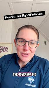 Newington Day at the Capitol! Thanks to the over 30 Newington residents who  joined @staterepturco @matthew.lesser and I for an opportunity to ask  questions and share their top priorities, meet with Speaker