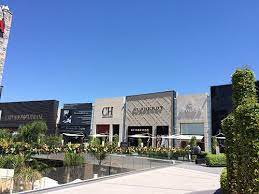 Parque arauco is heel uitgebreid winkelcentrum met vestigingen van een groot aantal bekende winkelketens en restaurants. Visiting Santiago De Chile