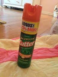 Drehen sie das tuch zu einer spitze und saugen sie von der mitte her so viel lack wie möglich damit auf. Nagellack Mit Insektenspray Vom Teppich Und Von Der Kleidung Entfernen Mama Genehmigt Entfernen Genehmigt Insektenspray Nagellack Spray Nagellack Ideen