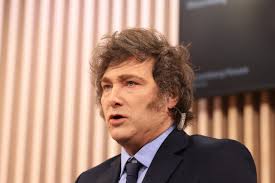 Confianza en el gobierno de Milei caía en febrero, luego de Davos y antes  del escándalo cripto