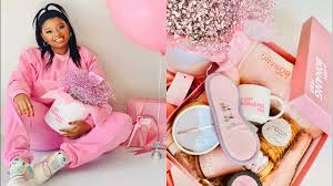 Zinhle was blessed with a beautiful daughter in june 2015 with rapper aka. Thickleeyonce S Gets A Gift From Bonang Matheba South Africa Rich And Famous