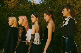 They debuted as four on august 1, 2014 with the single happiness. Red Velvet Official Site