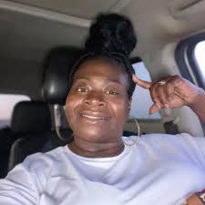 Shavonda Magee should be going viral right now, a mother of 16 who just  graduated with a Master's in Nursing. Then she graduated from UMMC school  of nursing! Her journey is proof