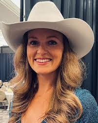 Lauren Holler's Instagram, Twitter & Facebook