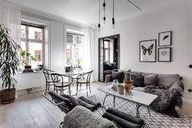 Het hokjesdenken is niet meer van deze tijd. Deze Kleine Woonkamer Is Visueel Groter Gemaakt Met Een Spiegelwand Huis Inrichten Com