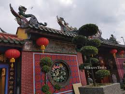 It is located in the intersection of china street and jalan kapitan keling. A Step Back In Time The Historic Kuan Yin Temple Of Klang