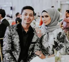 Isu berkenaan bertambah panas apabila anak che ta, ammar effendy dilihat mesra bersama lelaki itu yang kelihatan sebaya dengannya pada satu acara hiburan di sebuah hotel, pada khamis lalu. Ammar Effendy Anak Sulung Che Ta Tayang Body Sado Lepas Workout Di Ig Ramai Pula Yang Kasi Komen Geli Geli Kisah Dunia