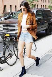 Sokak Modasi Kot Sort Kadife Bot Kombinleri Kadinlive Com Kendall Jenner Photos Kendall Kendall Jenner