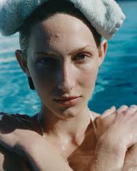 la femme d'argent 💿 dream new year's eve looks courtesy of Hajime  Sorayama, Mugler and a few others #wiissarefs 1, 5, 7 Hajime Sorayama's  'Sexy Robot' collection 2 Thierry Mugler Fall 1995