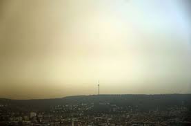 Nachts gibt es lockere bewölkung bei tiefstwerten von 3°c. Manche Stuttgarter Bekamen Den Staub Mehr Zu Spuren Als Ihnen Lieb War Stuttgarter Nachrichten
