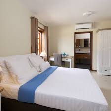 Studio suite wheelchair accessible bathroom with tub. An Ascend Hotel Collection Member Acoya Hotel Suites Villas In Willemstad Hrs