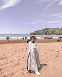 Pantai ini terletak di kawasan teluk popoh. Tiket Masuk Pantai Gemah Tulungagung 2021 Lokasi Wahana