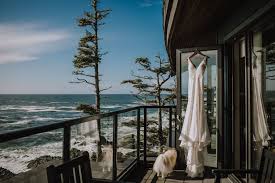 Black Rock Oceanside Resort Wedding Tofino And Ucluelet Wedding Photographer Myrtle And Moss Photography Resort Wedding Wedding Tofino