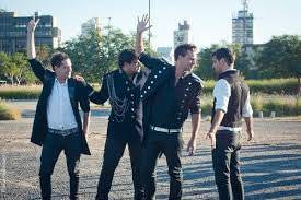 A principios de 2014 tan bionica firmó contrato con universal music group y comenzaron a trabajar sobre los demos de lo que sería hola mundo, el cuarto disco de estudio de la banda. Escucha La Nueva Version De Ciudad Magica Despues Del Choque De Chano Diario Registrado