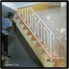 Stainless steel yang memiliki warna silver yang mengkilap cocok untuk railing tangga bagi rumah minimalis yang ingin didesain secara futuristik. Jual Railing Tangga Minimalis Railing Tangga Besi Tangga Besi Di Lapak Bil Olshop Bukalapak