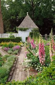 The John Blair House Garden In Summer Colonial Williamsburg Williamsburg Virginia With Images Colonial Garden Beautiful Gardens Cottage Garden