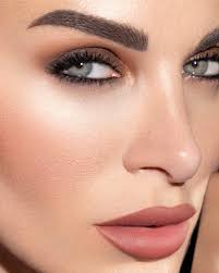 Essential Professional Make Up