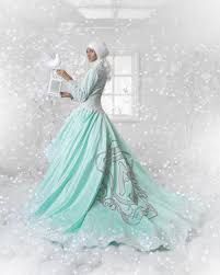 Publik mengetahuinya sebagai desainer muda yang sukses menorehkan nama di dunia internasional berkat karya yang dihasilkannya. 35 Ide Anniesa Hasibuan Design Mode Sederhana Gaun Ukuran Besar Busana Islami