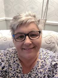 I'm so dull I don't even know what to say? 56 from Oxfordshire. Live with  my husband and two epileptic beagles (grown up kids left the nest). Very  full