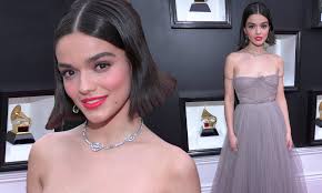 Grammys 2022: Rachel Zegler wows in a flowing gray dress while spending  time with Billy Porter