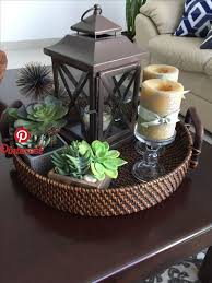 It is classic farmhouse with all kinds of natural. Diy Centros De Mesa Originais Os Centros De Mesa Sao Aquele Toque Simples Mas Modern Coffee Table Decor Table Decor Living Room Table Centerpiece Decorations