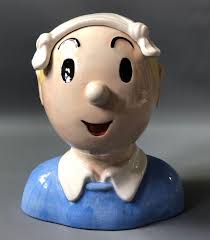 In modern french the term chaise longue can refer to any long reclining chair such as a deckchair. Lot Art Tintin Figurine La Chaise Longue Tintin En Pull Bleu Bonbonniere 1985