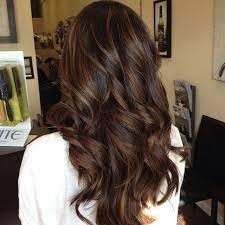 Looking sharp on long curls and waves, caramel brown colored highlights instantly gives mousey and lighter brunette bases a natural yet brightening pop of color. Pin By Halley Trochman On H A I R Hair Styles Hair Color Highlights Long Hair Styles