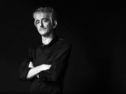 Una banda di moschettieri a cui è stata forzatamente tolta la tuta da supereroi è costretta a reinventarsi. Sergio Rubini Niente Aperitivi L Amicizia E Progettare Insieme Sette