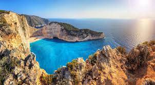 Shipwreck Beach 180 Degree Panorama On Top Of The Steep Cliffs At Shipwreck Beach Zakynthos The Famous Beach Is Only Op Reis Goedkope Vluchten Bestemmingen