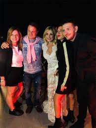 Για γλώσσες που δεν διαχωρίζουν το υποκοριστικό σε αυτόν τον όρο (ή γενικά) δείτε φιλιώ. Eleonwra Zoyganelh O Gamos Stis Spetses Kai To Nyfiko Poy Epele3e Eikones Life Ant1 News