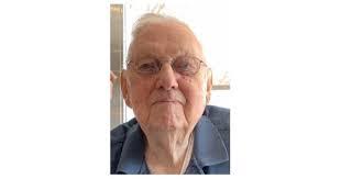 Lori Hoag's Instagram, Twitter & Facebook