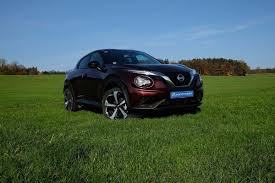 Discover its new shape, design and interior that look all like you thanks to personalization options. Fahrbericht Nissan Juke 2020 Automagazin Europemobile