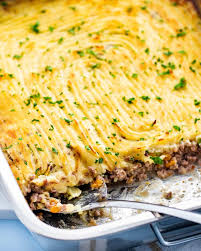 This Easy Shepherd S Pie Is A Traditional Irish Dish Consisting Of Delectable Ground La In 2020 Shepherds Pie Lamb Shepherds Pie Recipe Comfort Food Recipes Casseroles
