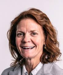 Lisa Reeves's Instagram, Twitter & Facebook