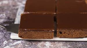 Gateau Au Chocolat 3 Ingredients Pret En Seulement 20 Minutes Pour Un Dessert Gourmand Qui En 2020 Gateau Chocolat Gateau Chocolat Sans Cuisson Gateau Sans Cuisson
