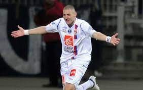 Official website featuring the detailed profile of karim benzema, real madrid forward, with his statistics and his best photos, videos and latest news. Real Madrid Star Karim Benzema Hints He Could Retire At Lyon