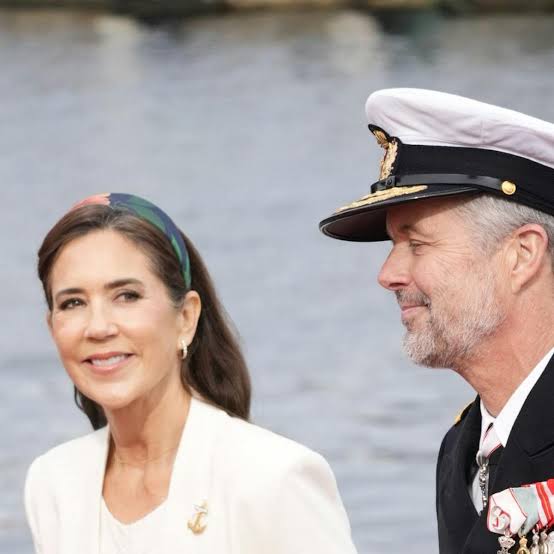 Sikke en ankomst: De fik kongeparret til at bryde ud i latter |  BILLED-BLADET