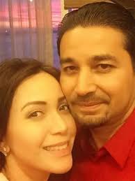 Kisah Cinta Umar Lubis dan Vela, Surat-suratan Jakarta Australia