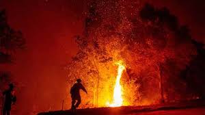 Mais uma vez, portugal é assolado por incêndios de grande dimensão, que afectam pessoas, animais e a natureza em geral. Incendio De Monchique Estende Se Aos Concelhos De Silves E Portimao The Weather Channel Artigos De The Weather Channel Weather Com