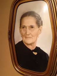 I found this in my junk drawer that I just dumped years ago from my  grandparents their junk drawer, found this in the corner, we I was 4 years  olds , about